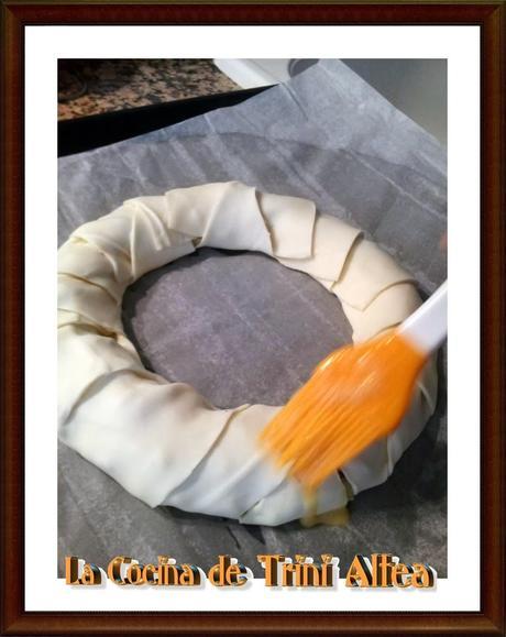 ROSCA DE HOJALDRE CON MANZANA, FRUTOS SECOS Y CHOCOLATE