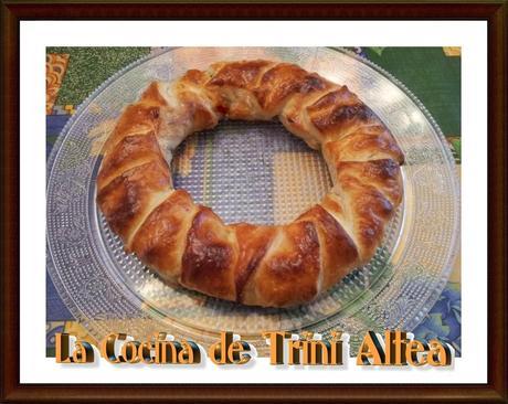 ROSCA DE HOJALDRE CON MANZANA, FRUTOS SECOS Y CHOCOLATE ROSCA DE HOJALDRE CON MANZANA, FRUTOS SECOS Y CHOCOLATE