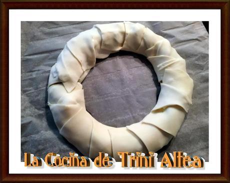 ROSCA DE HOJALDRE CON MANZANA, FRUTOS SECOS Y CHOCOLATE ROSCA DE HOJALDRE CON MANZANA, FRUTOS SECOS Y CHOCOLATE