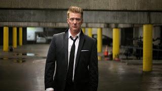 La juerga japonesa de Queens of the Stone Age en 'Smooth Sailing'