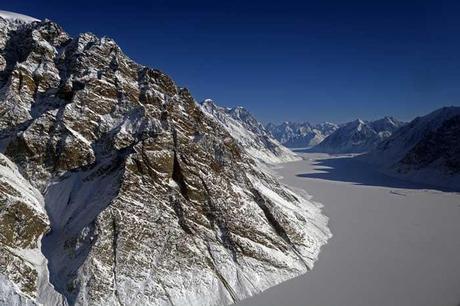 fiordo congelado aguas abajo del Violingletscher (Glaciar Violín)