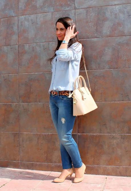 Vaqueros + camisa+ salones= apuesta ganadora!!