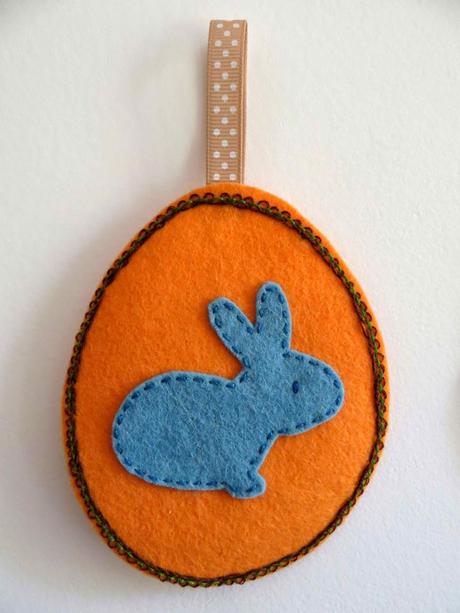 Tutorial de Pascua: huevos de fieltro bordados / Easter tutorial: embroidered felt eggs