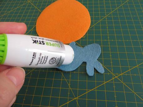 Tutorial de Pascua: huevos de fieltro bordados / Easter tutorial: embroidered felt eggs