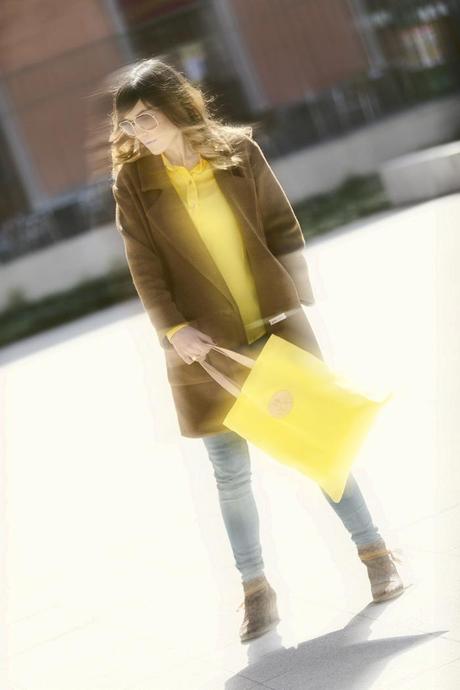street style barbara crespo yellow dipped hem blouse sheinside sheinsider coat fashion blogger outfit blog de moda