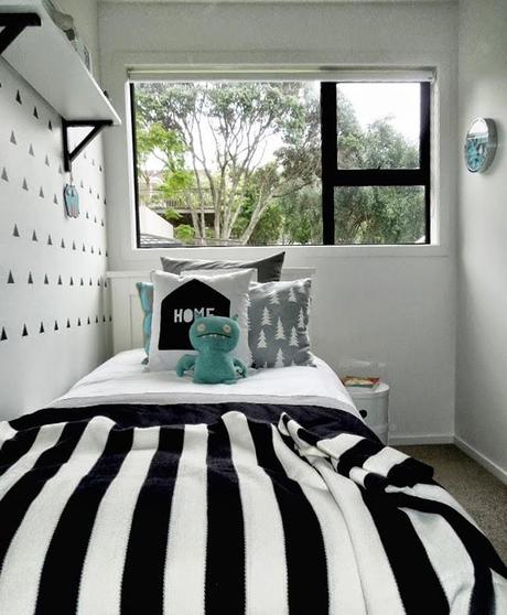 Un dormitorio infantil con toques turquesa y estilo nórdico