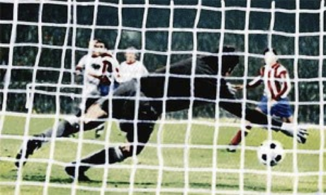 Reina no alcanza a detener el empate del Bayern.