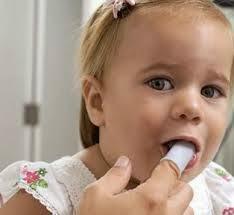 Higiene bucodental en los bebés (caries del lactante y su primer cepillado)