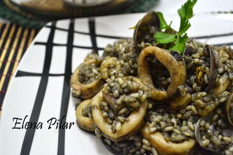 Arroz negro con calamar y almejas (integral)