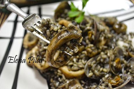 Arroz negro con calamar y almejas (integral)