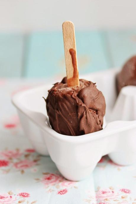 Egg choco polo (Egg chocolate popsicle)