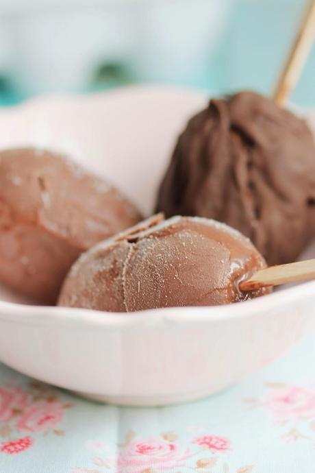 Egg choco polo (Egg chocolate popsicle)