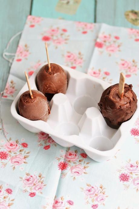 Egg choco polo (Egg chocolate popsicle)