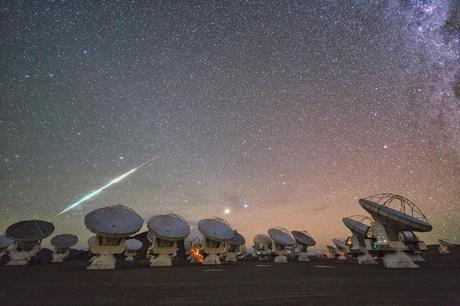 Meteoro sobre ALMA