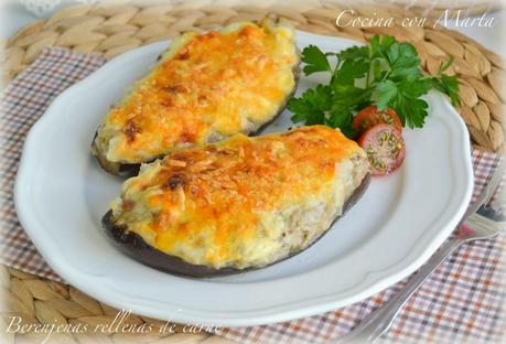 Berenjenas rellenas de carne y bechamel, gratinadas. Receta fácil y rápida de hacer.