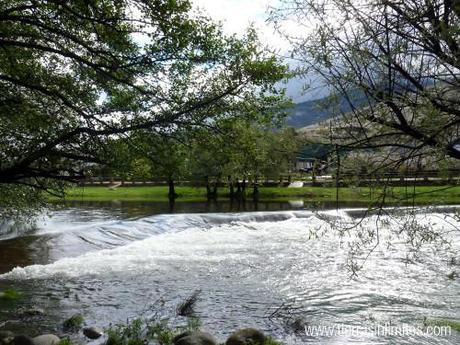 En el camino del pueblo al camping
