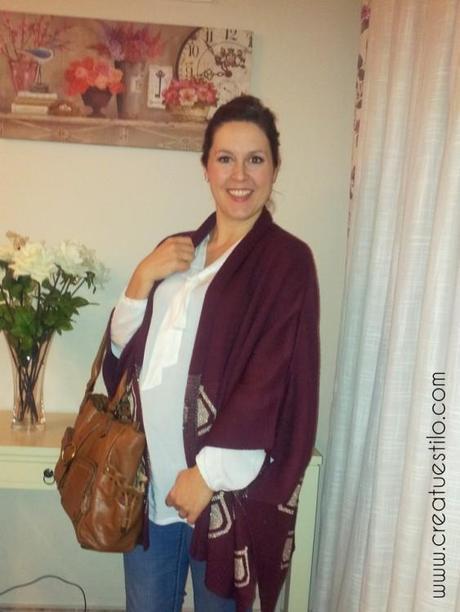 Look embarazada con vaqueros y poncho (look oficina) Look embarazada con vaqueros y poncho modo oficina (1)
