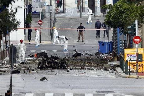Estalla un coche bomba en Atenas (Grecia) frente a un banco