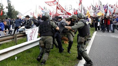 El primer incidente del día durante el paro general