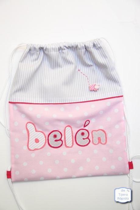 Mochila con nombre en rosa