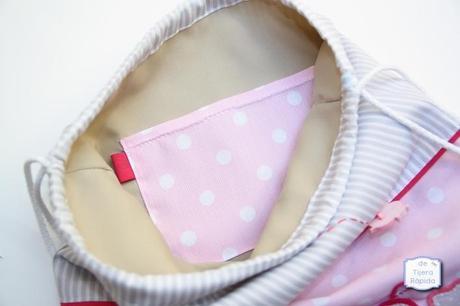 Mochila con nombre en rosa