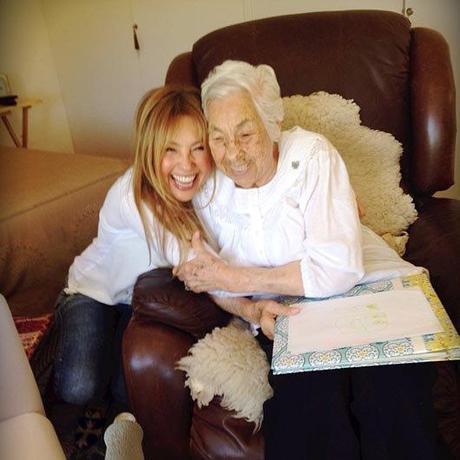 Thalía y su abuela Eva Mange
