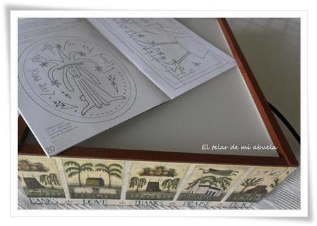 COSTURERO Y CAJA DE LUZ EN DECOUPAGE.