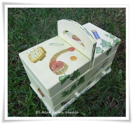 COSTURERO Y CAJA DE LUZ EN DECOUPAGE.