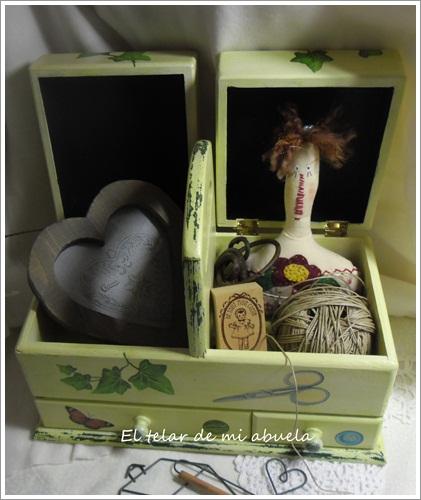 COSTURERO Y CAJA DE LUZ EN DECOUPAGE.