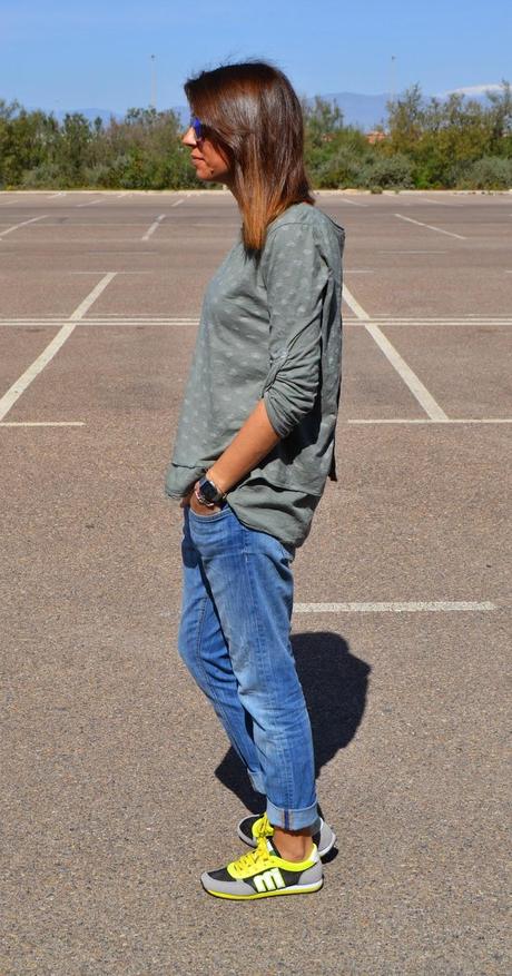Casual look with boyfriend jeans