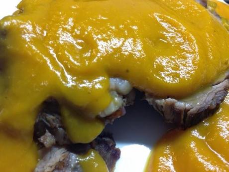 Carne asada con salsa de zanahorias.