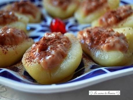 Peras rellenas de arroz con leche chocolateado
