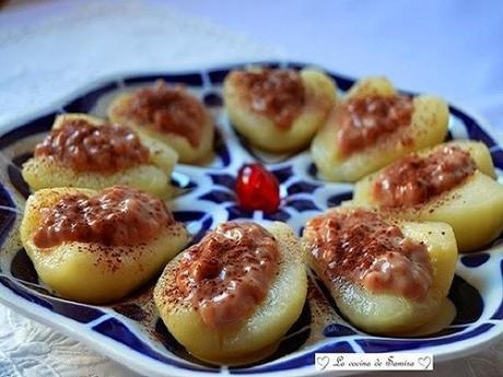 Peras rellenas de arroz con leche chocolateado