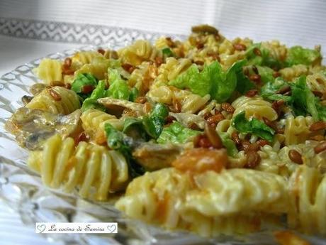Ensalada de radiatori al curry