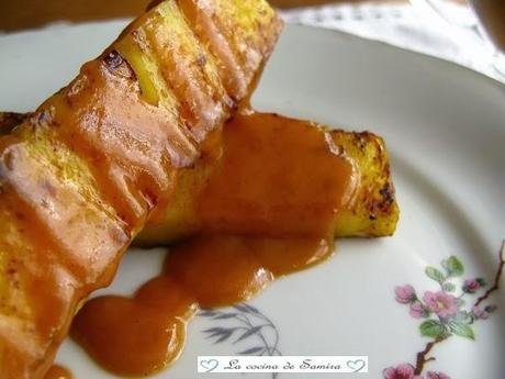 Piña a la plancha con salsa de caramelo