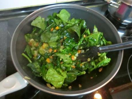 Solomillo de cerdo con espinacas y salsa de pimienta