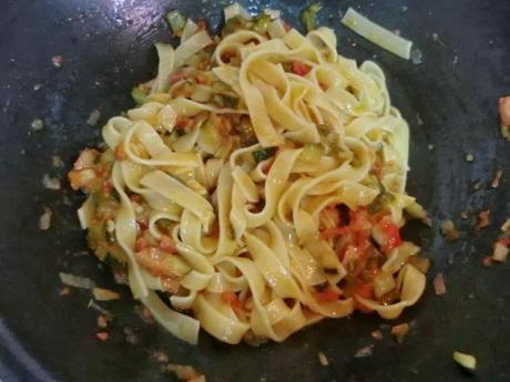 Nidos con sofrito de verduras