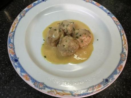 Albondigas con pate en salsa de cebolla