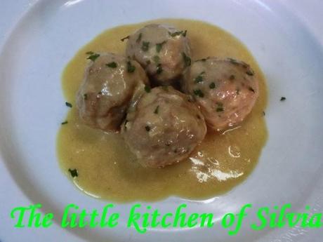 Albondigas con pate en salsa de cebolla