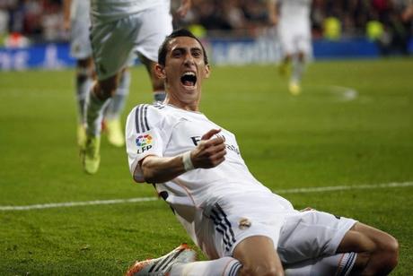 El Real Madrid golea y sigue peleando por la Liga