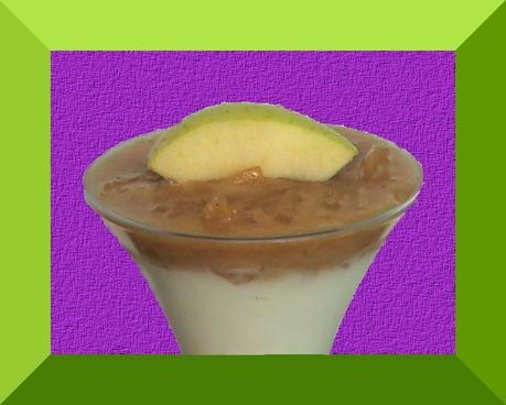 COPA DE CREMA DE QUESO CON MANZANAS CARAMELIZADAS