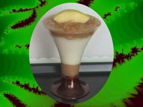 COPA DE CREMA DE QUESO CON MANZANAS CARAMELIZADAS