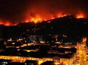 Chile: Incendio arrasa ciudad Valparaiso