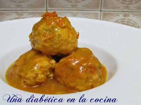 Albóndigas de frutos del mar, cítricos y curry