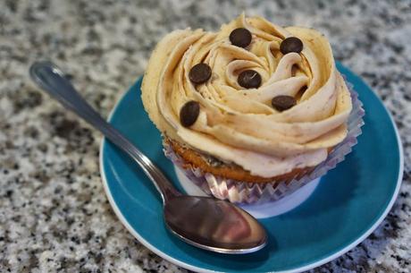 CUPCAKES DE MOCA Y CHIPS DE CHOCOLATE