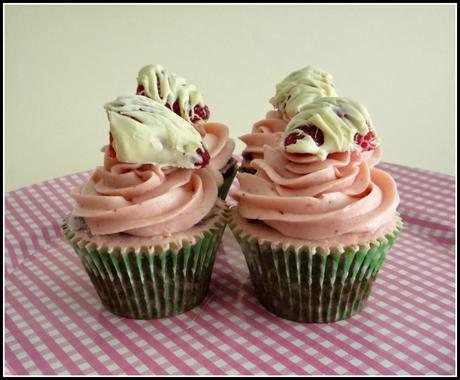 Cupcakes de chocolate y fresa