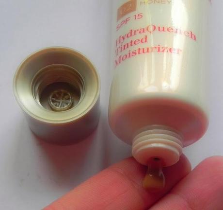 ¿Natural o sofisticada?: Opciones de bases de maquillaje de Clarins