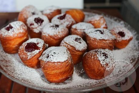 AGUJEROS DE DONUTS RELLENOS DE NUTELLA Y FRAMBUESA AGUJEROS DE DONUTS RELLENOS DE NUTELLA Y FRAMBUESA