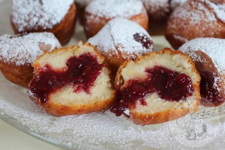 AGUJEROS DE DONUTS RELLENOS DE NUTELLA Y FRAMBUESA AGUJEROS DE DONUTS RELLENOS DE NUTELLA Y FRAMBUESA