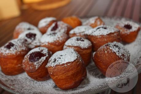 AGUJEROS DE DONUTS RELLENOS DE NUTELLA Y FRAMBUESA AGUJEROS DE DONUTS RELLENOS DE NUTELLA Y FRAMBUESA